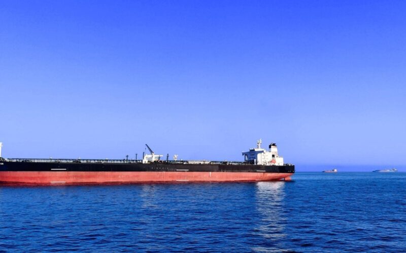 Hürmüz Boğazı kapalı mı? İran Devrim Muhafızları süper tanker mayına çarptı dedi
