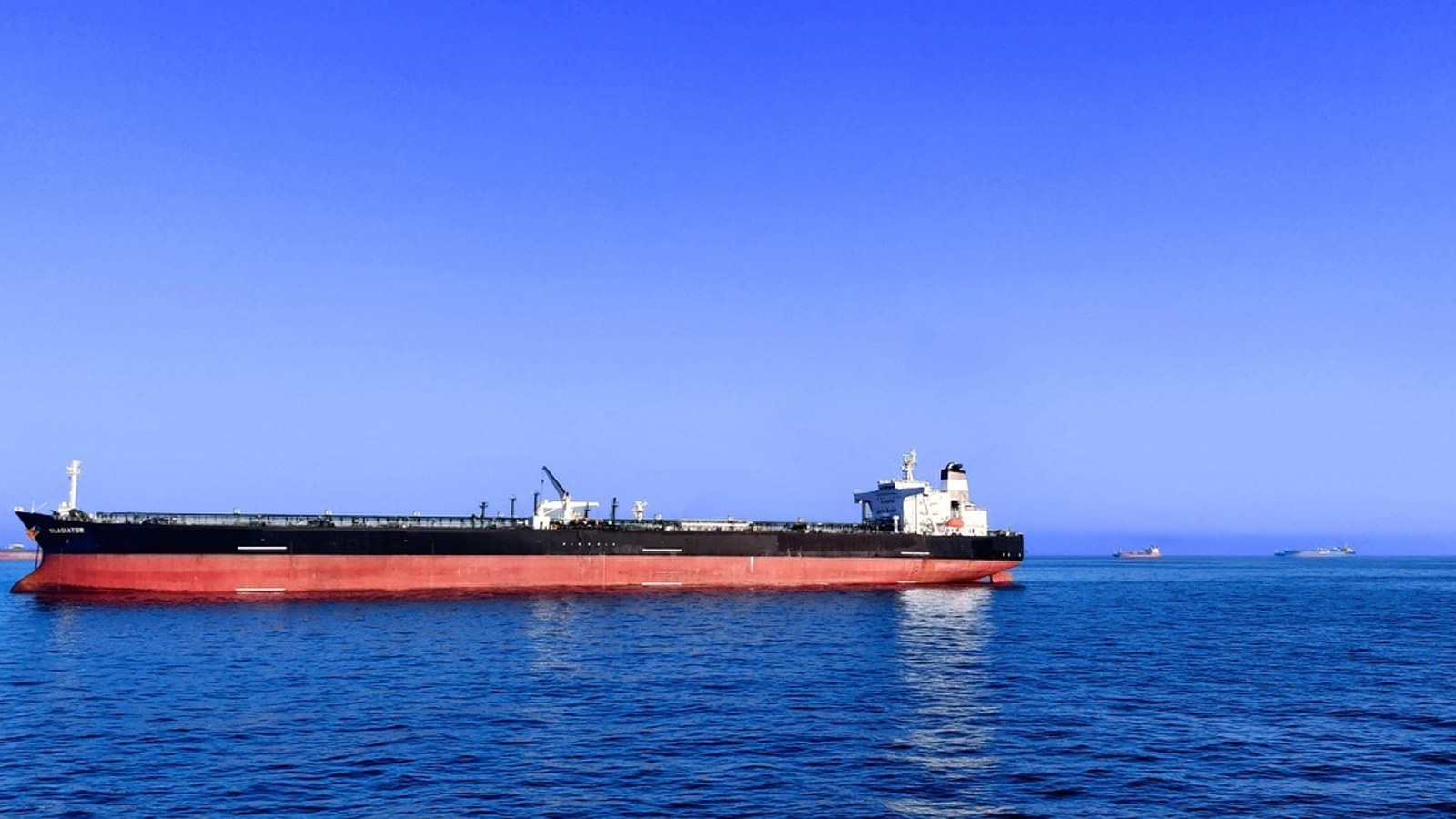 Hürmüz Boğazı kapalı mı? İran Devrim Muhafızları süper tanker mayına çarptı dedi