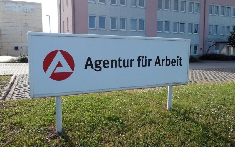 Avusturya’da Arbeitslosengeld (işsizlik maaşı) ne kadar, kaç hafta ödenir? Şartlar ve süreler