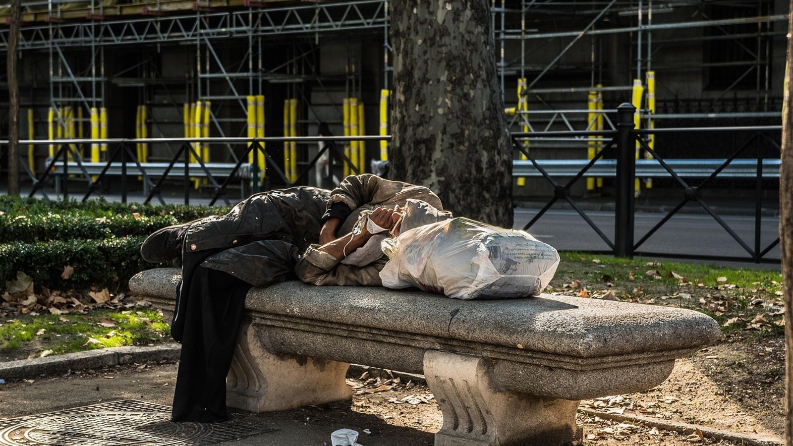 Soğukta evsiz birini görürsen bu numarayı ara: 01/480 4553 (Temsilî görsel: Pixabay)