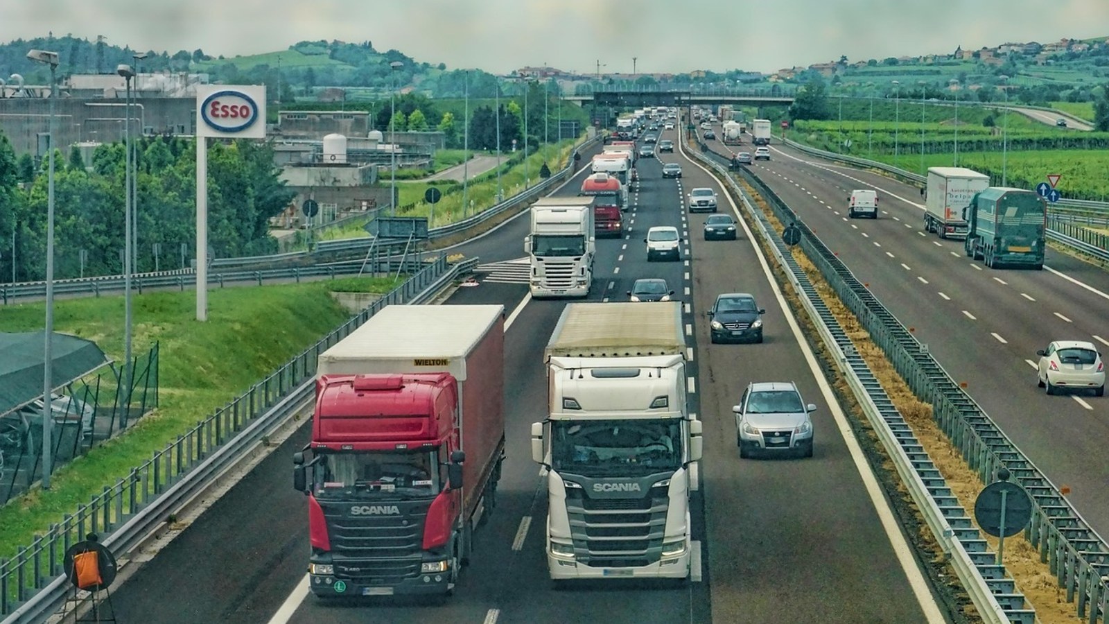 Akhisar'da TIR ile otobüs çarpıştı: 11 kişi öldü (Temsilî görsel: Pixabay)