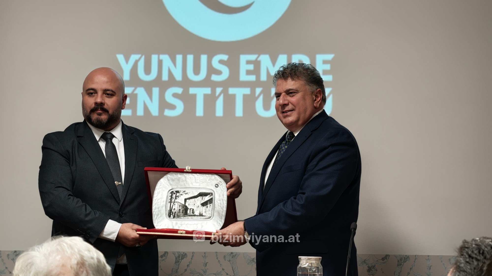Konferansın ardından Kibaroğlu’na plaket takdim edildi.